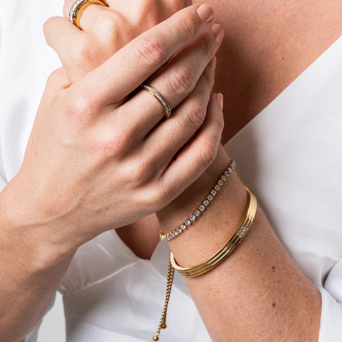 Brilliant Rotating Ring Plated in 18k Gold