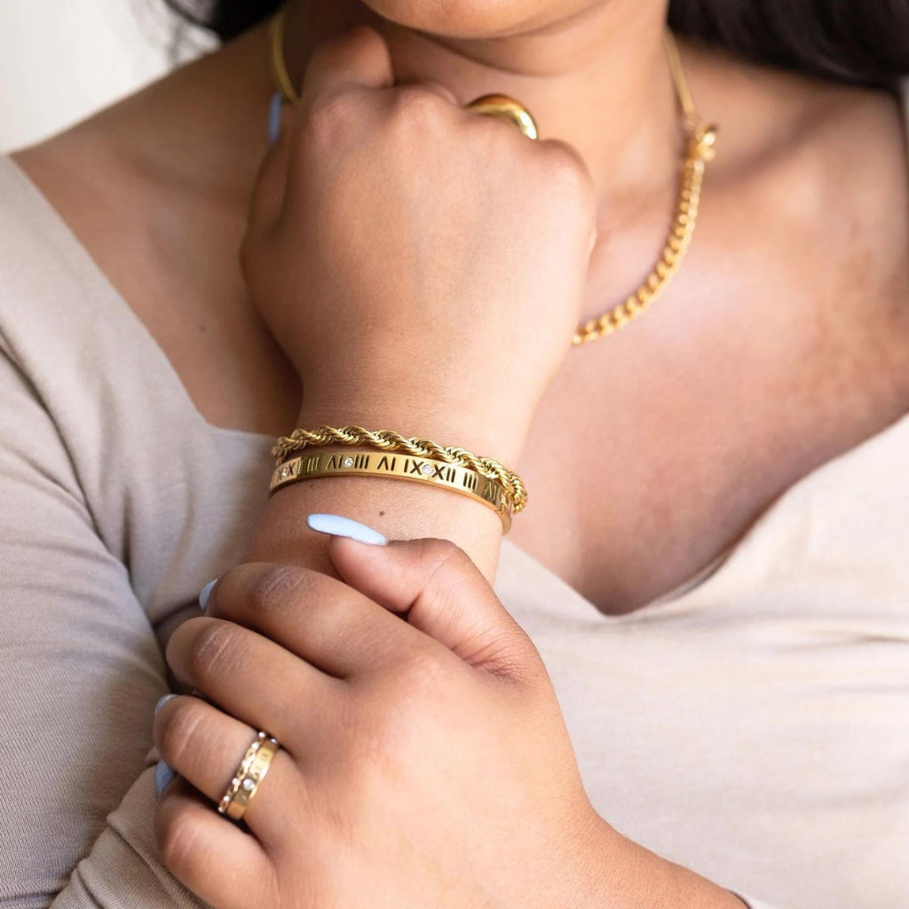 Roman Numerals Bracelet Plated in 18K Gold