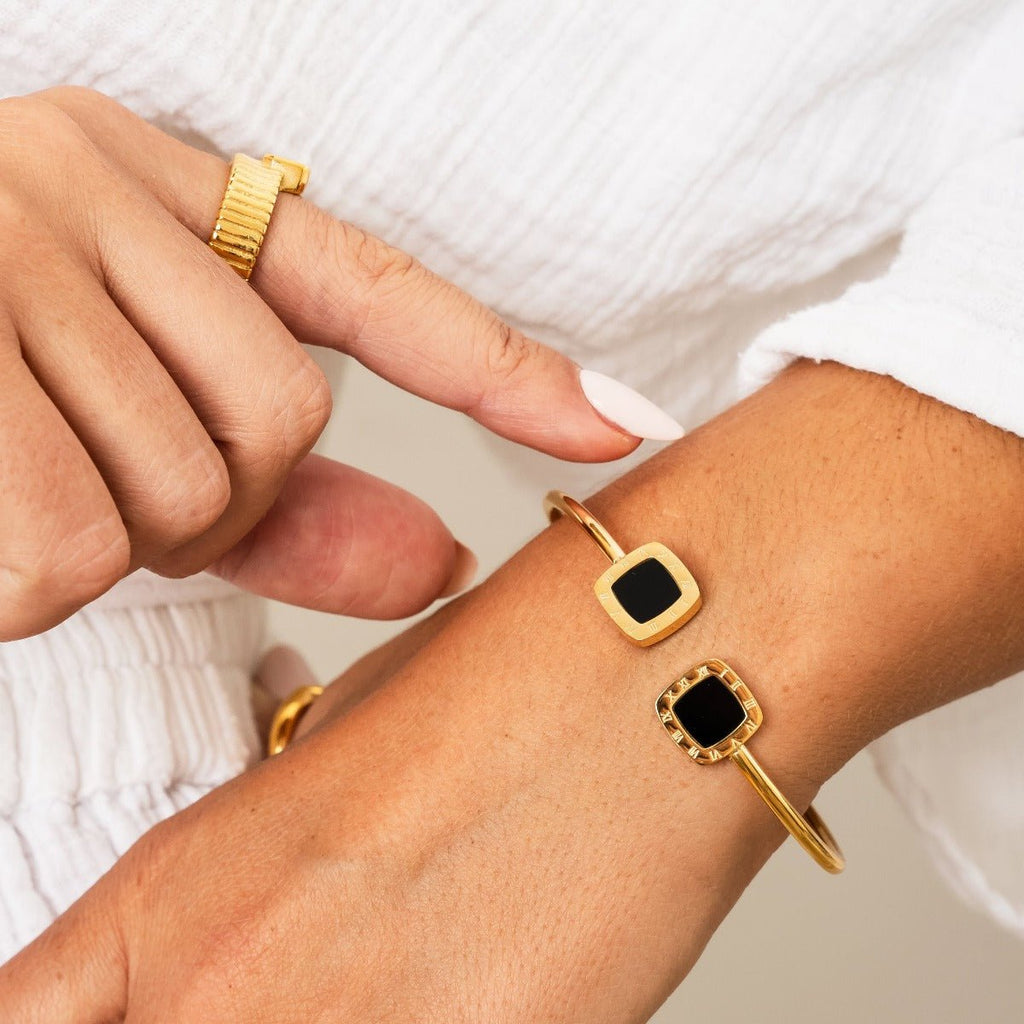 Bella Onyx Bracelet Plated in 18k Gold