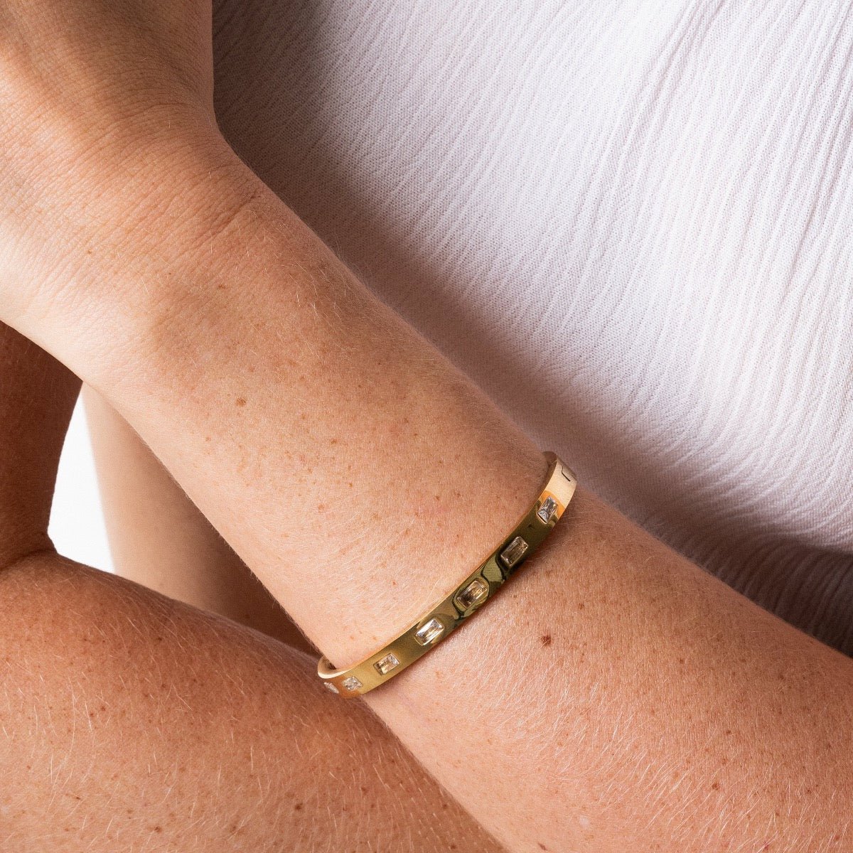 Carved Bracelet Plated in 18k Gold