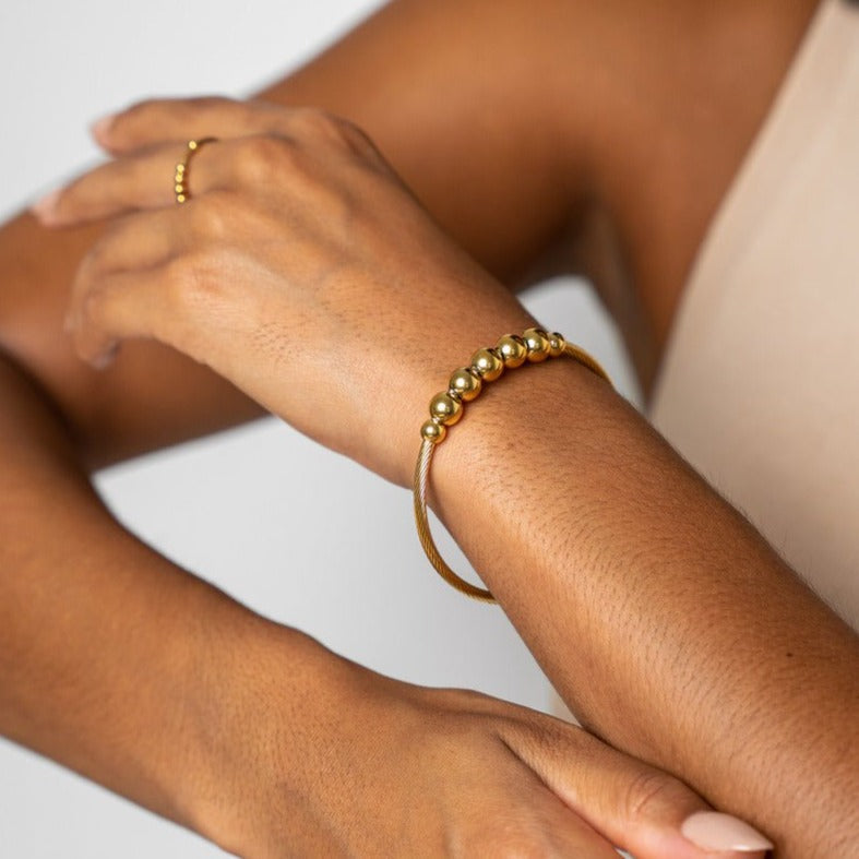 Adjustable Anti-stress Bracelet with Beads, 18K Gold Plated