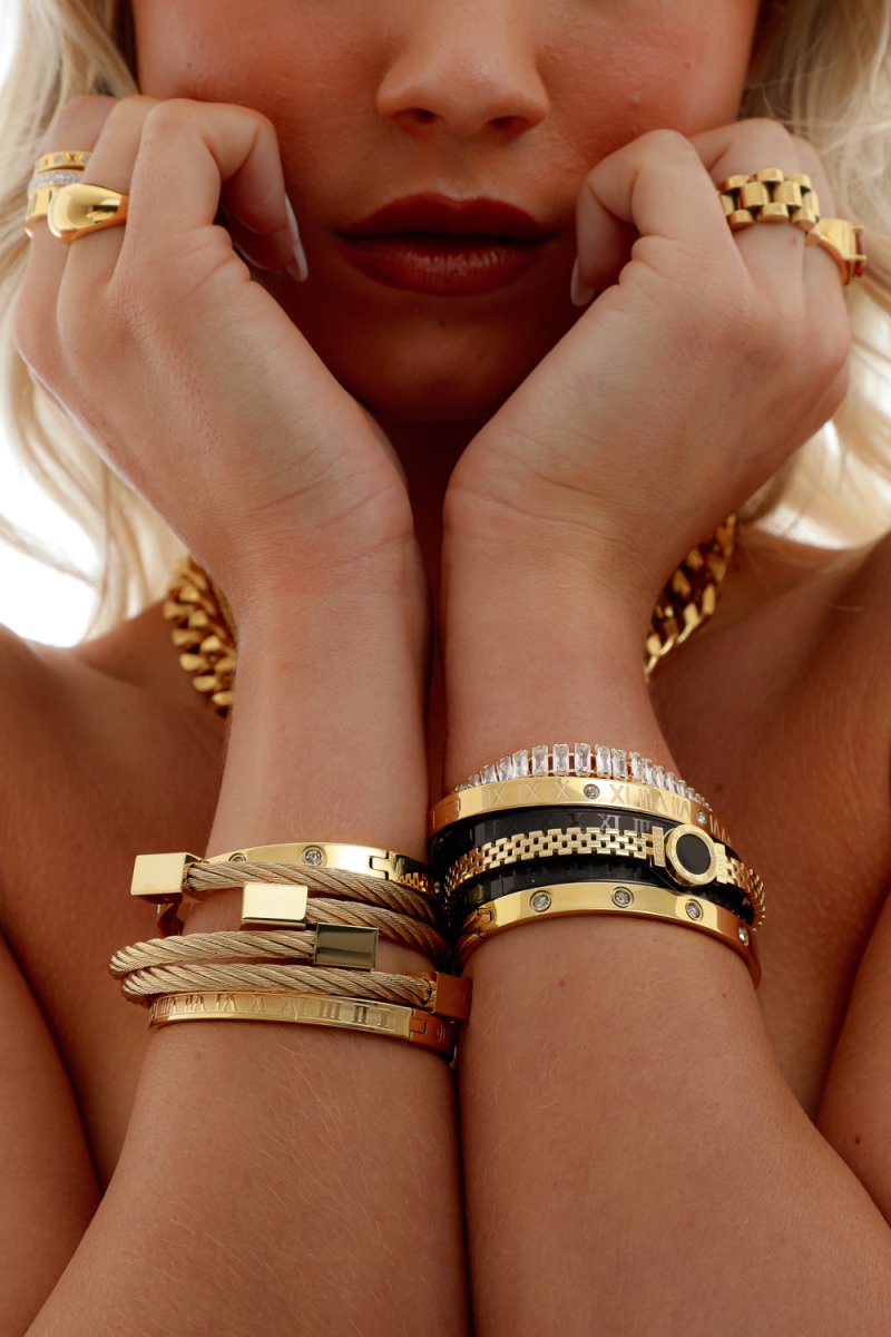 Hera Bracelet Onyx Stone Plated in 18K Gold