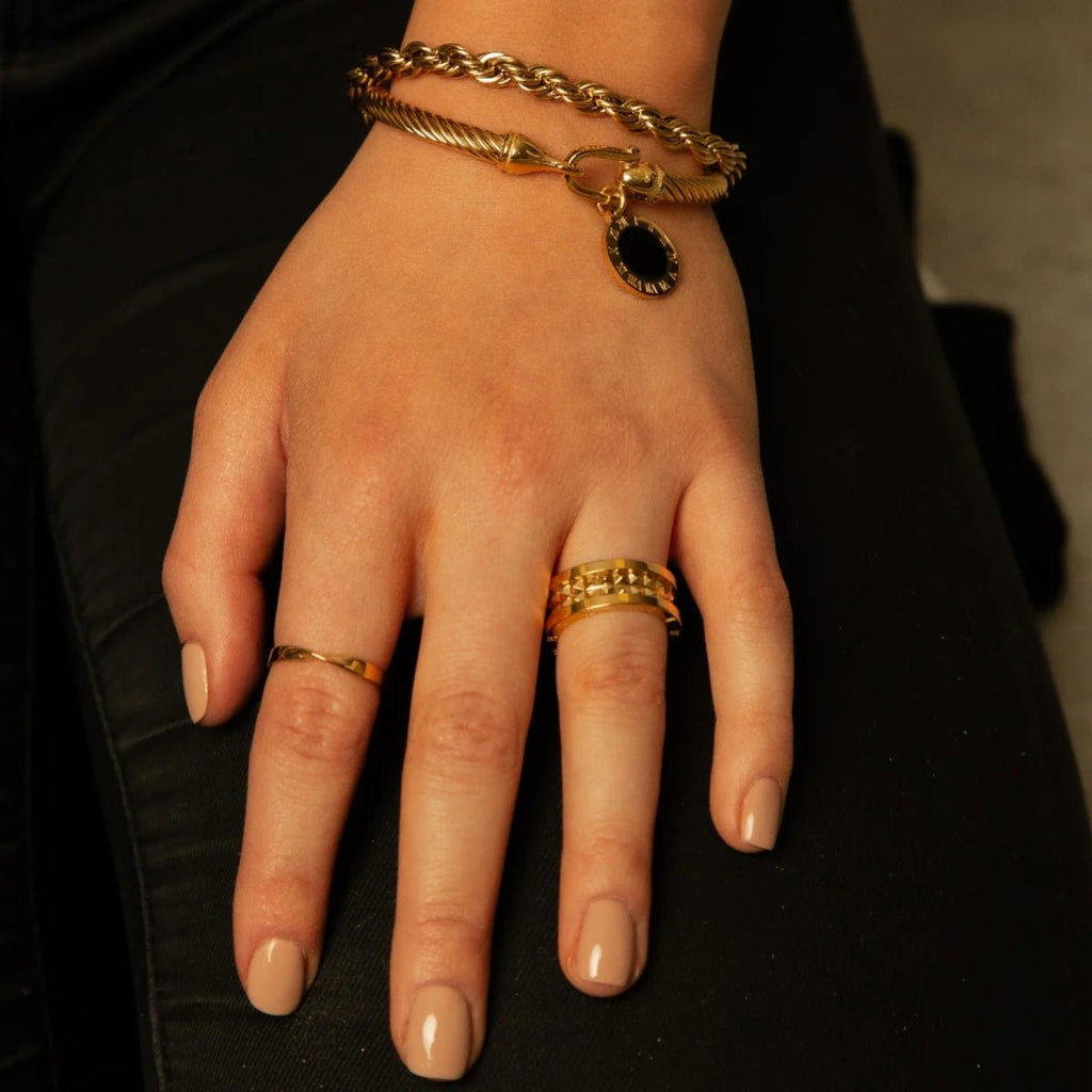 Onyx Pendant Bracelet Plated in 18K Gold