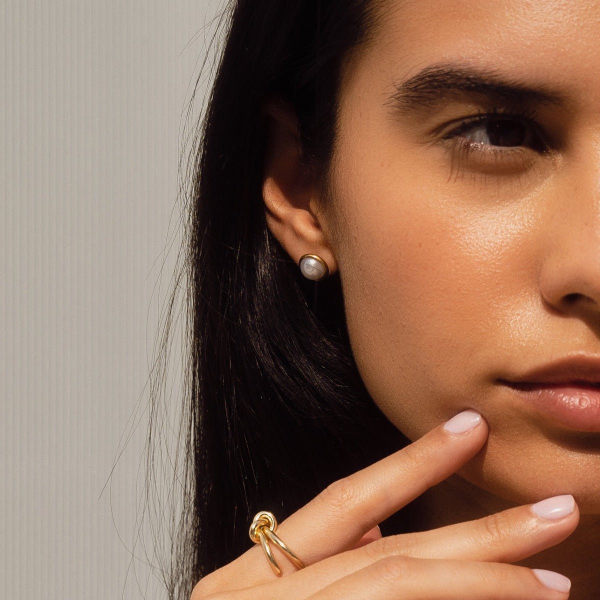 Solitary Pearl Earring Plated in 18K Gold