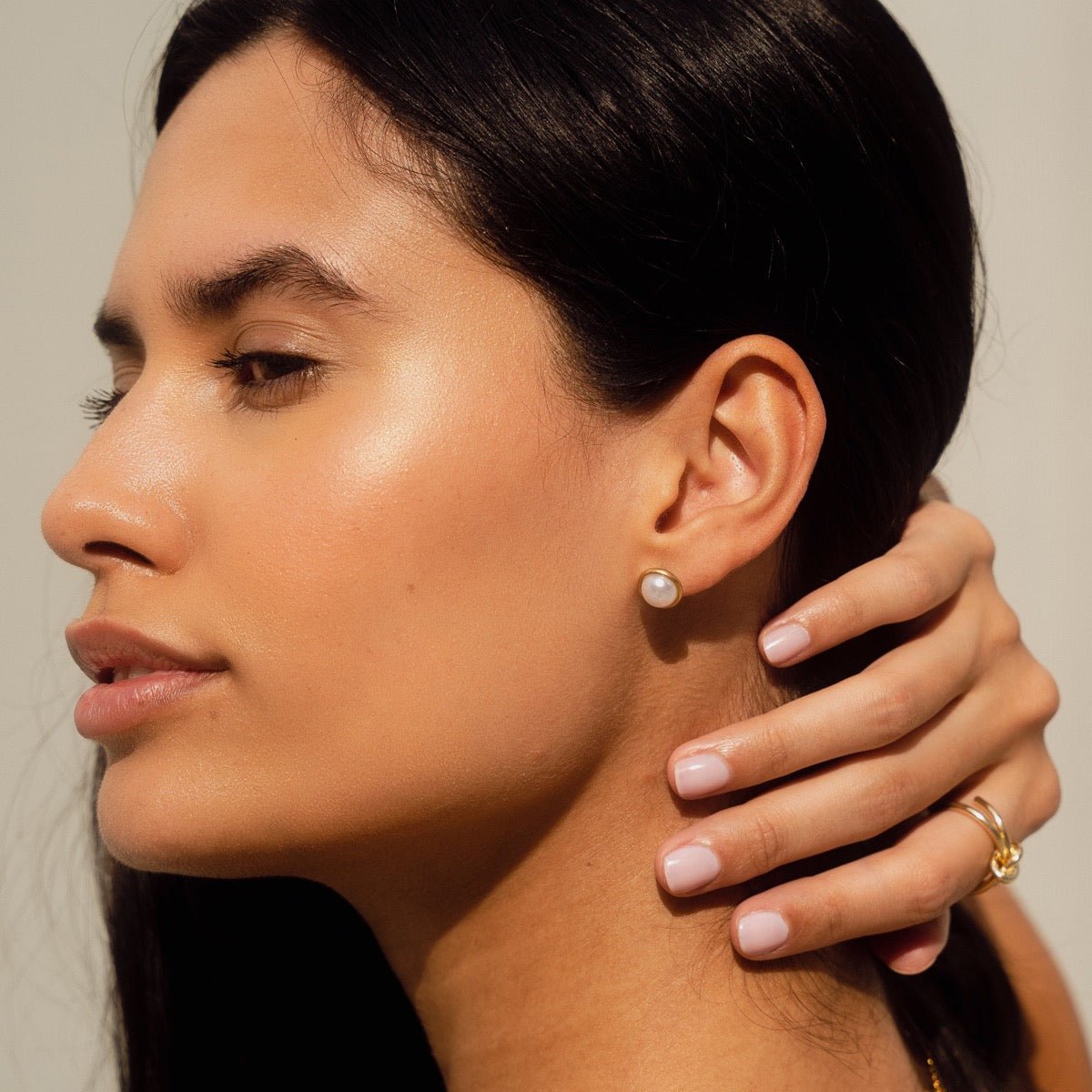 Solitary Pearl Earring Plated in 18K Gold