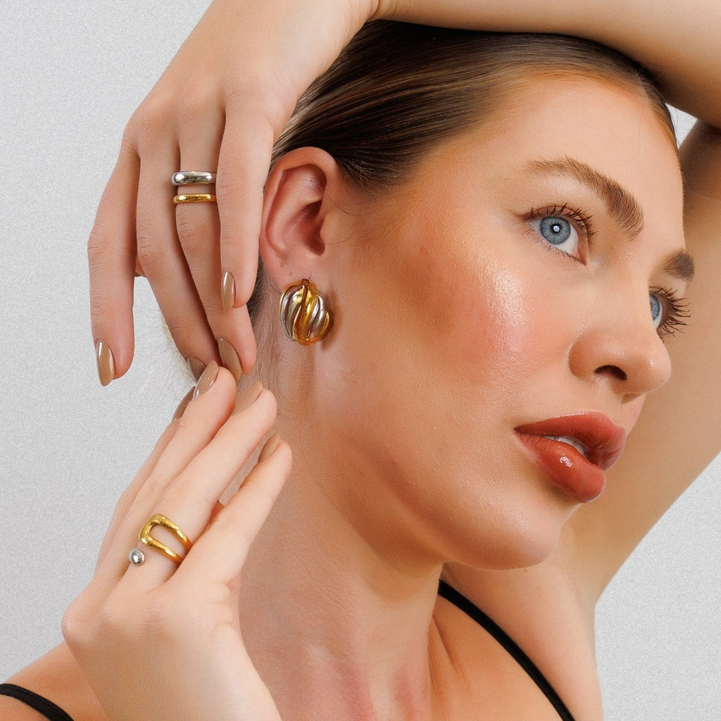Twist Essence Earring with Gold and Silver Mix