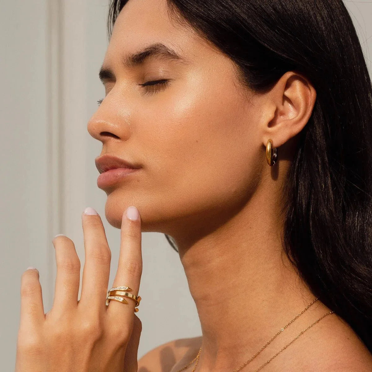 Contrast Hoop Earrings Plated in 18k Gold