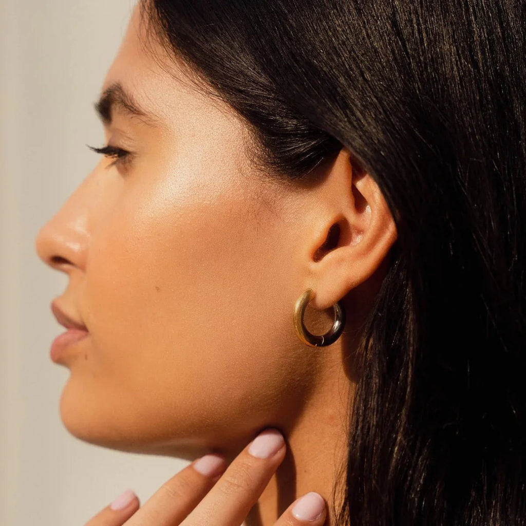 Contrast Hoop Earrings Plated in 18k Gold
