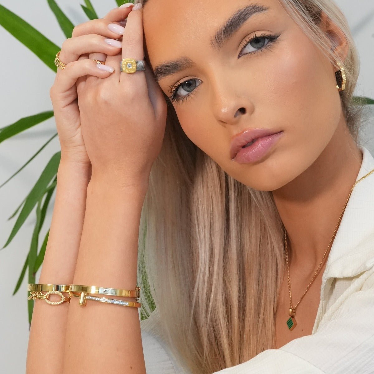 Geometric Minimal Necklace Plated in 18k Gold