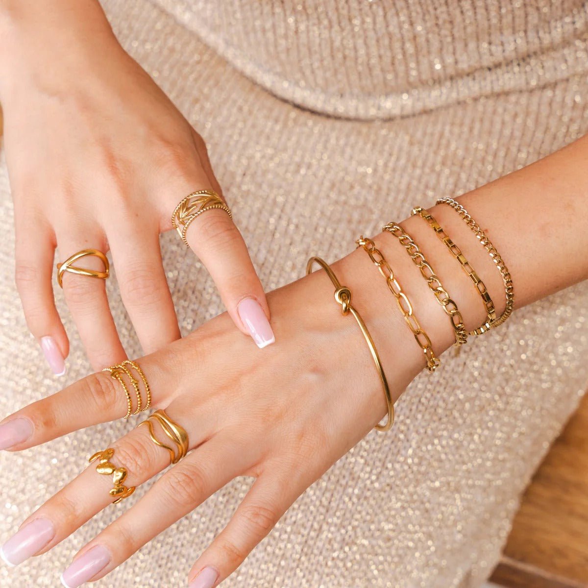Elegance Bracelet Set & Knot Bracelet Plated in 18K Gold
