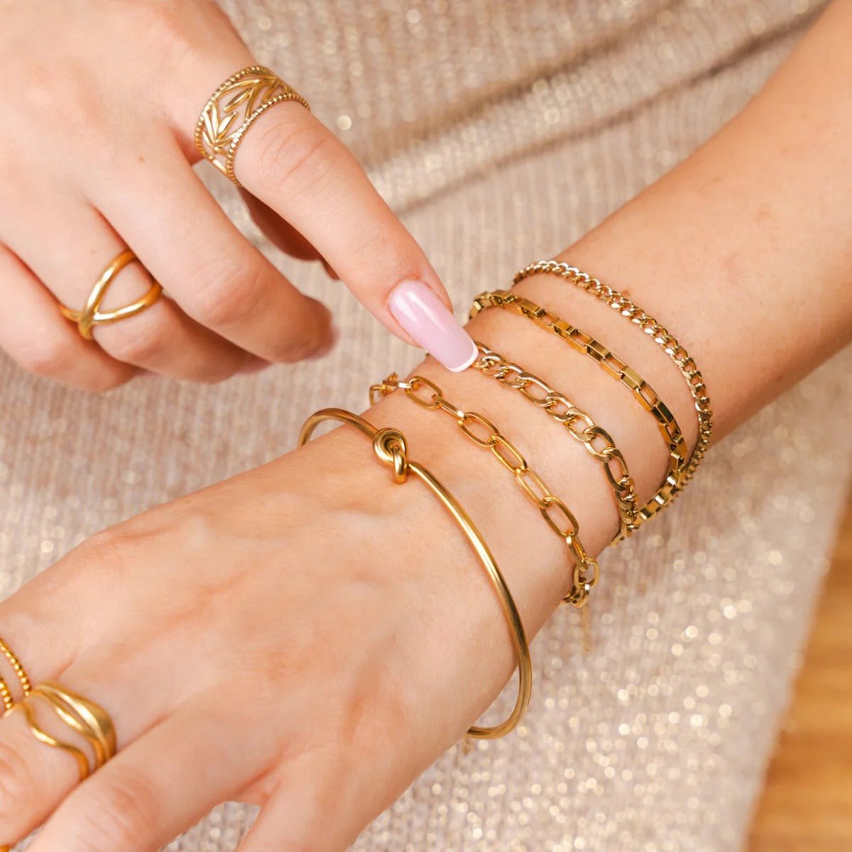 Elegance Bracelet Set & Knot Bracelet Plated in 18K Gold