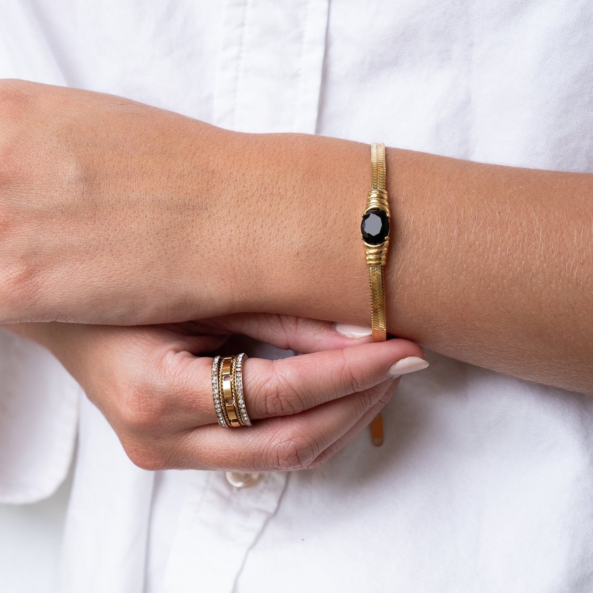 Onyx Stone Mesh Bracelet Plated in 18K Gold