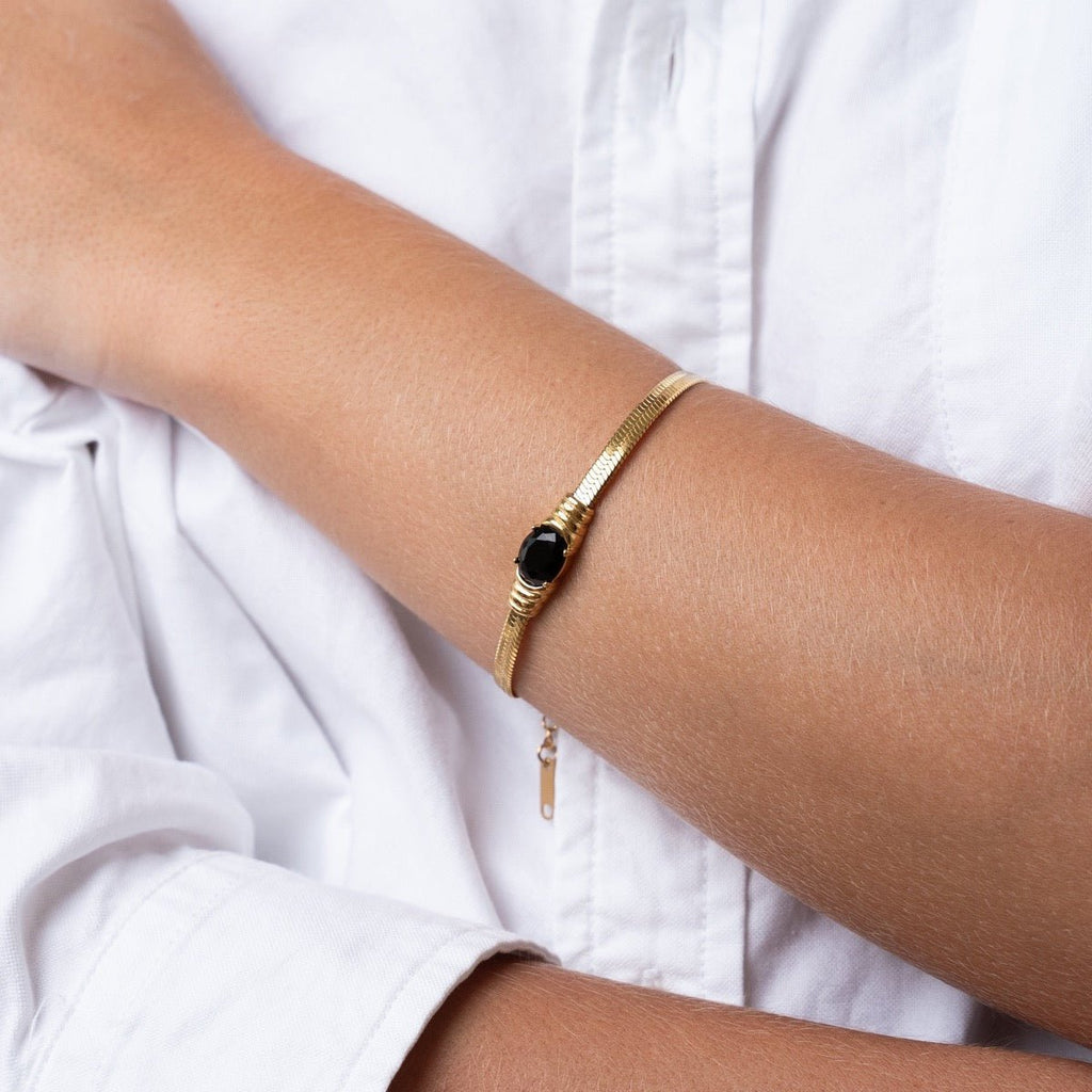 Onyx Stone Mesh Bracelet Plated in 18K Gold