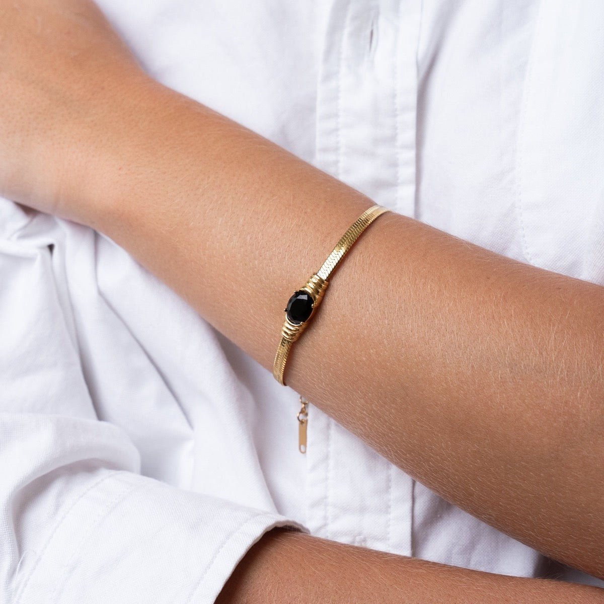 Onyx Stone Mesh Bracelet Plated in 18K Gold